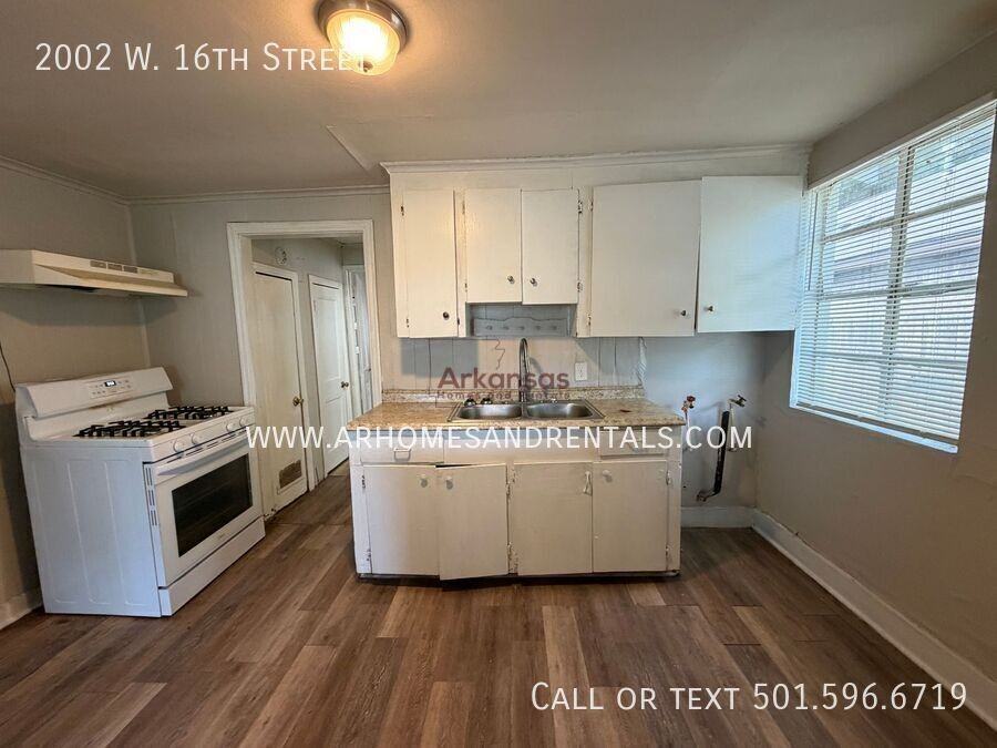 2002 W 16th St - Photo 5 of 24