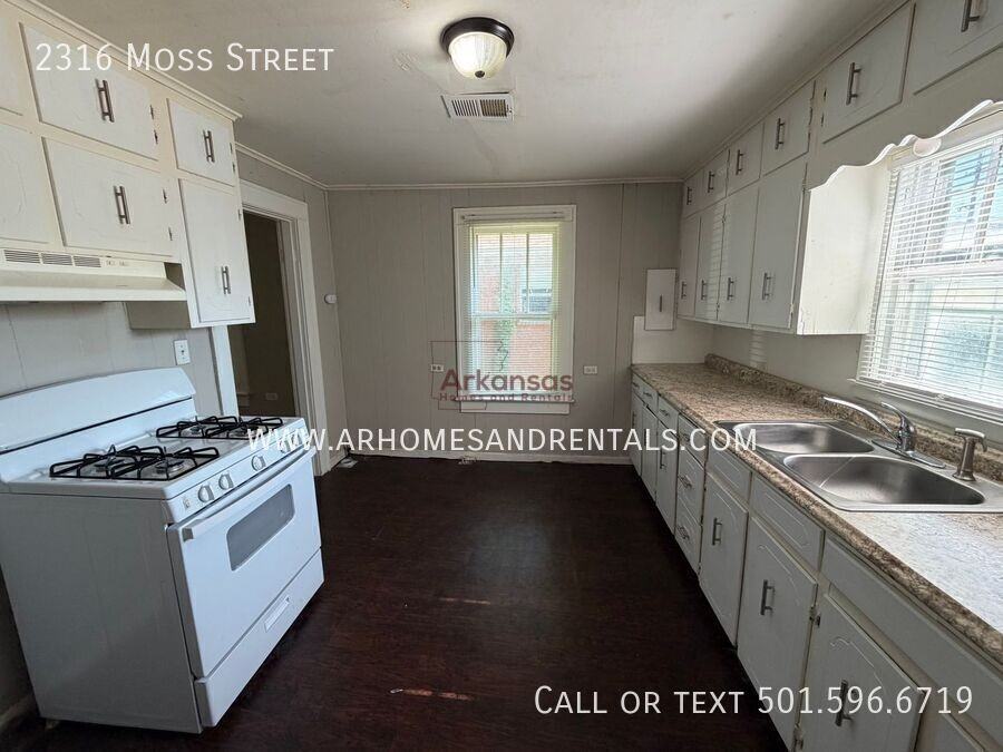 2316 Moss St - Photo 5 of 9