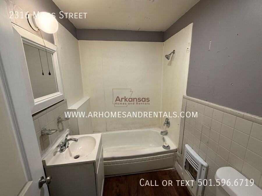 2316 Moss St - Photo 7 of 9