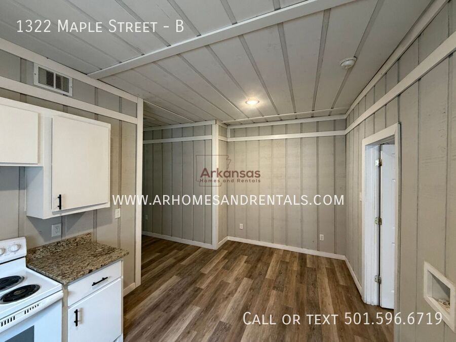 1322 Maple St #B - Photo 4 of 11