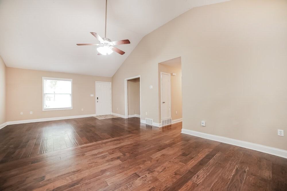 732 Charter Oak Dr - Photo 4 of 19