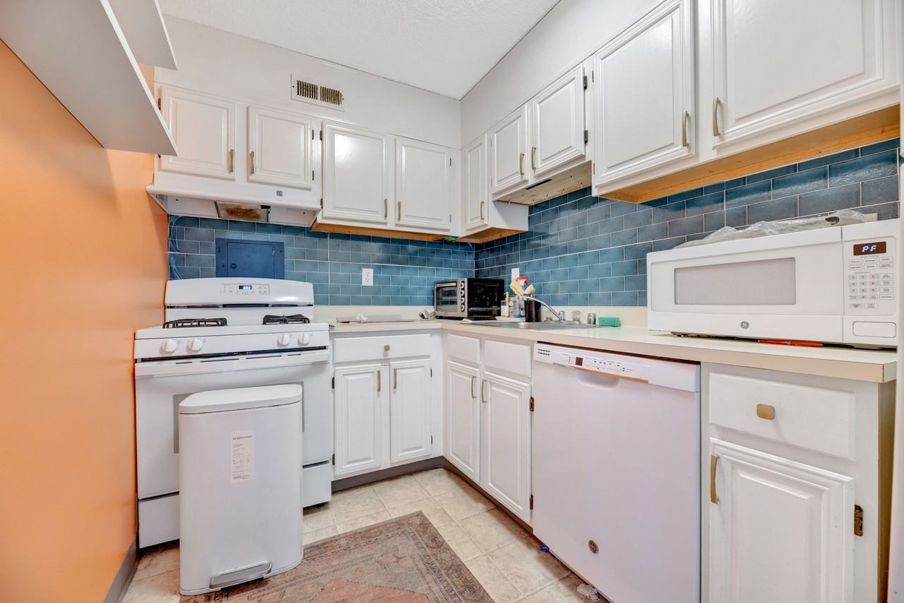 240 M St Sw #E306 - Photo 4 of 12