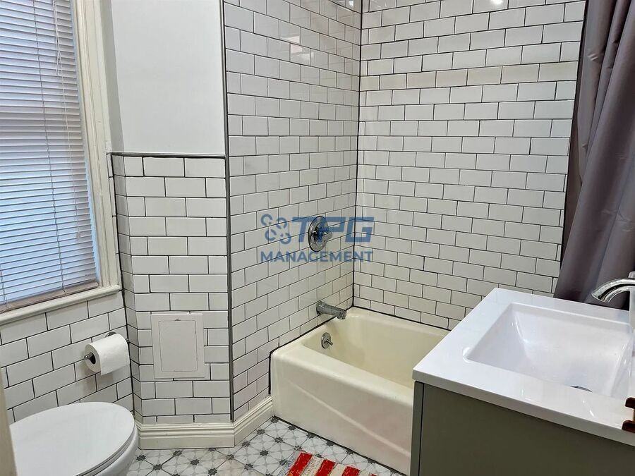 14 E 42nd St #3 - Photo 3 of 13