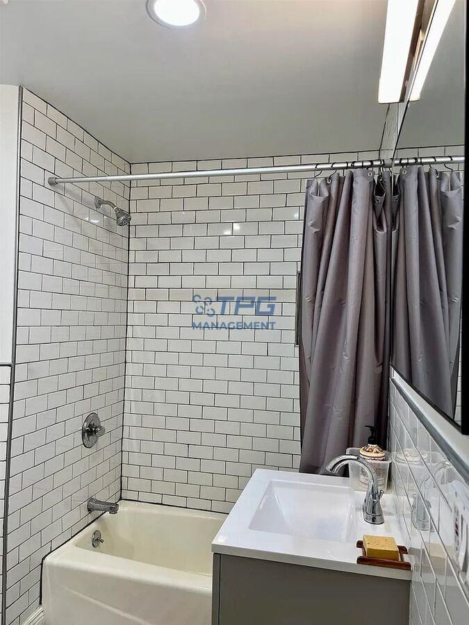 14 E 42nd St #3 - Photo 4 of 13