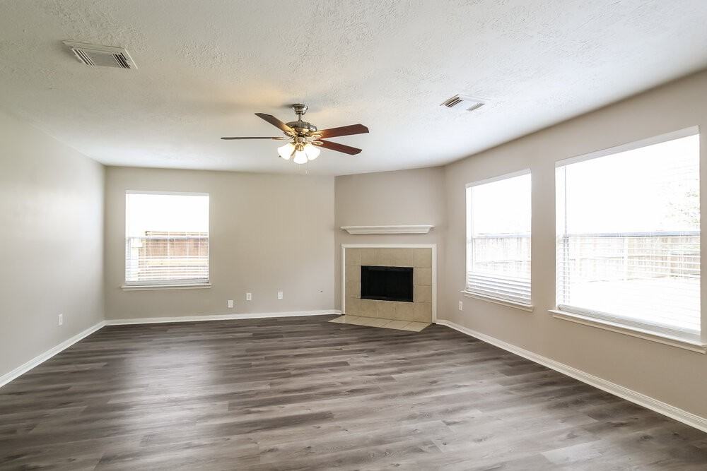 31518 Kingston Village Dr - Photo 4 of 17