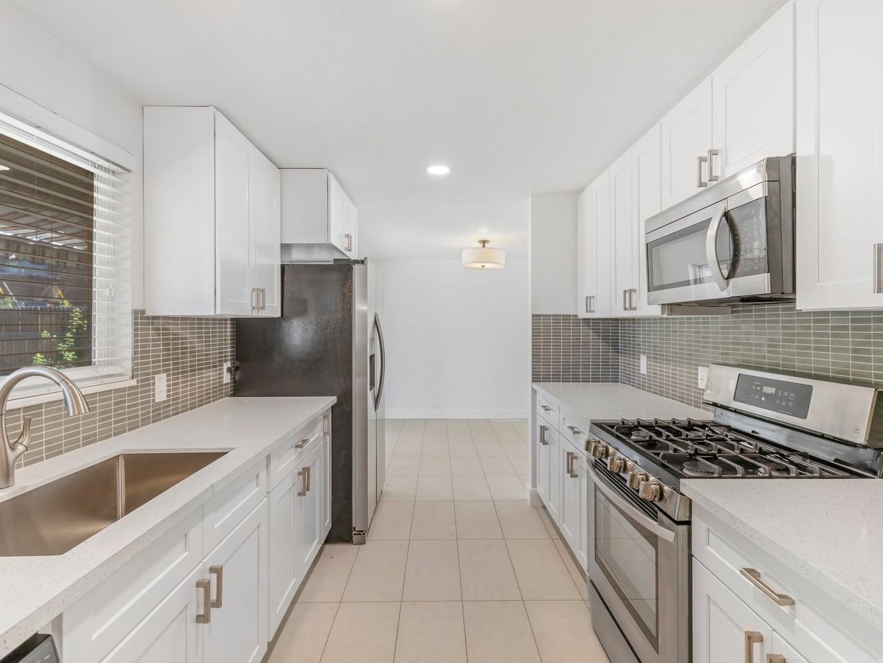 2895 E Cherry Blossom Ln - Photo 5 of 22