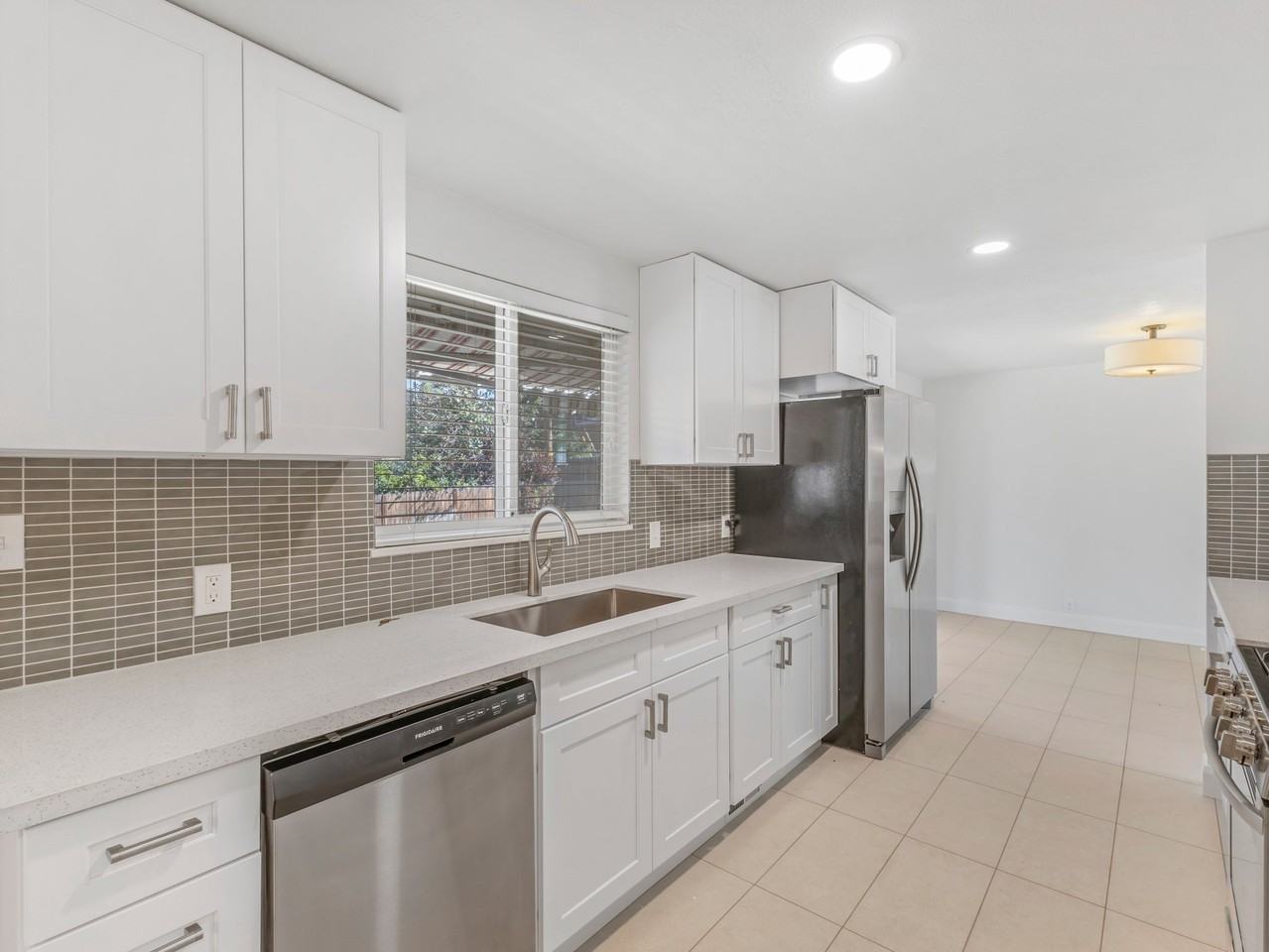 2895 E Cherry Blossom Ln - Photo 6 of 22