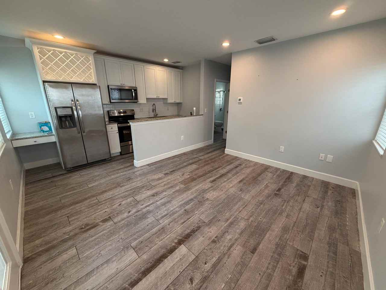 522 Holt Ave - Photo 2 of 9