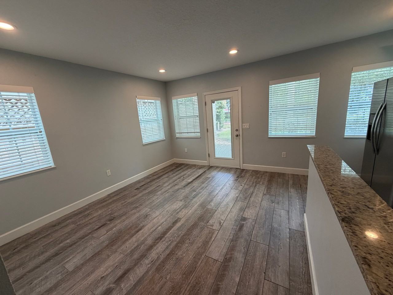 522 Holt Ave - Photo 3 of 9