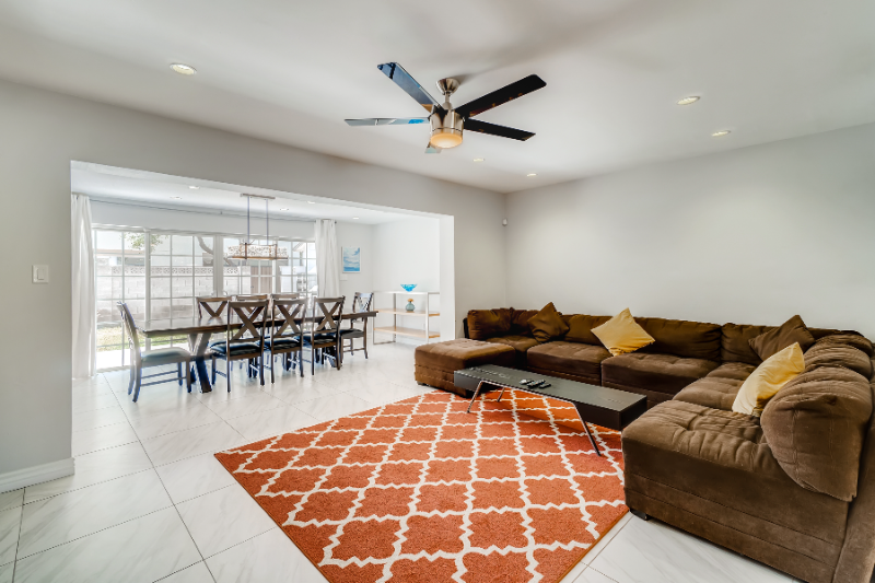 2401 E Elm St - Photo 6 of 27