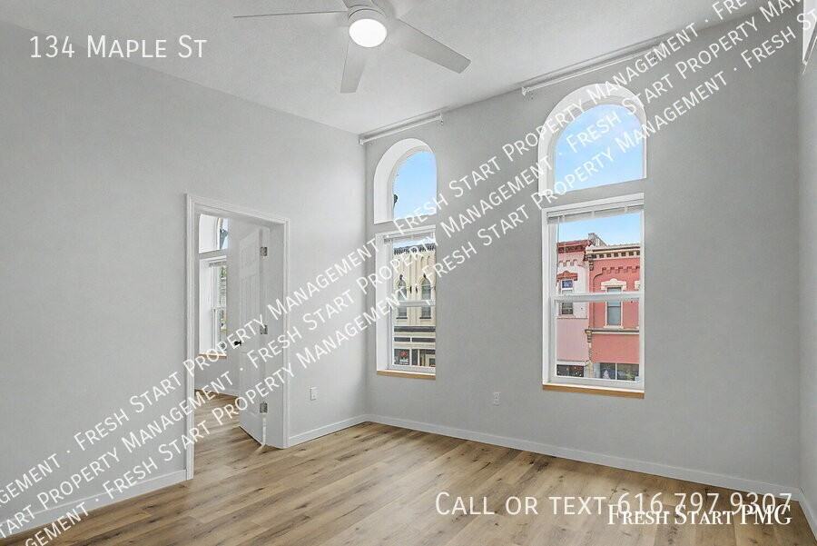 134 Maple St - Photo 3 of 32
