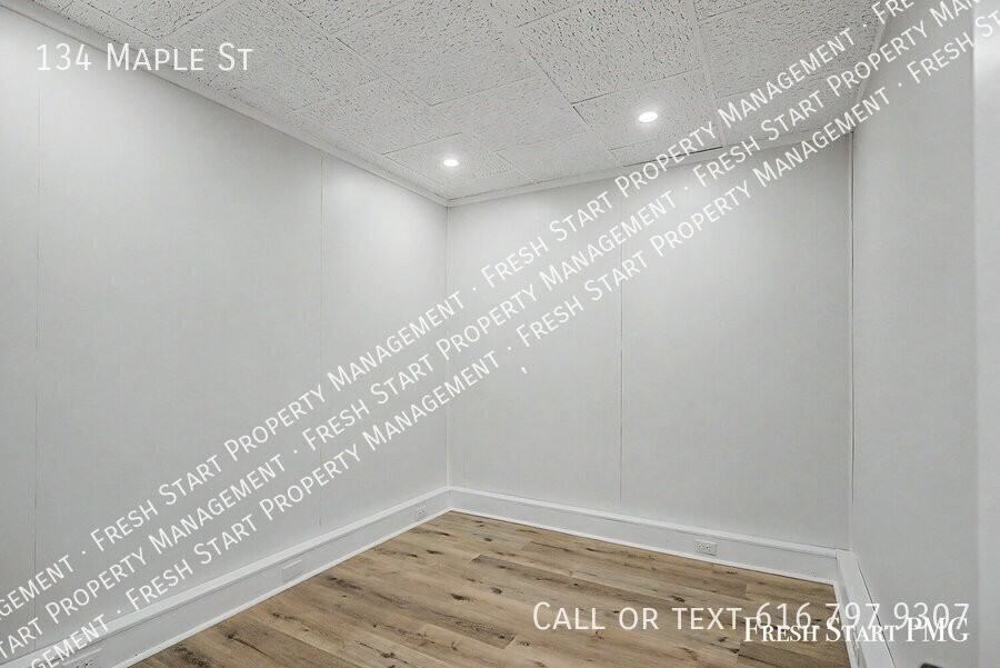 134 Maple St - Photo 4 of 32