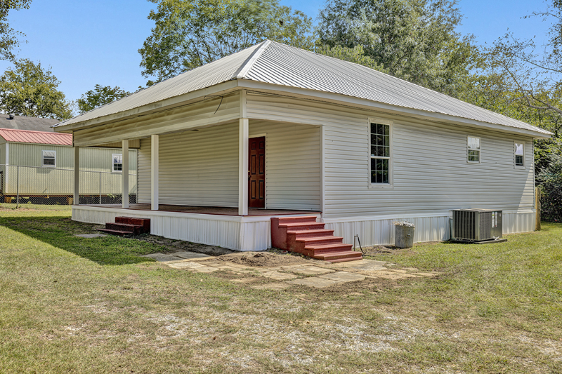 414 Henderson St - Photo 3 of 18