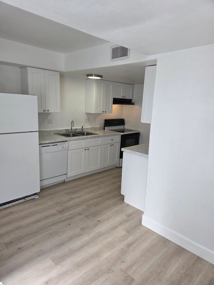 23444 Albert Dr #A - Photo 5 of 11
