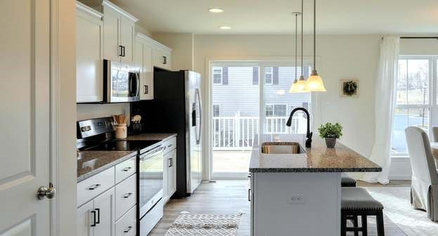 8151 Lenker Dr - Photo 3 of 4