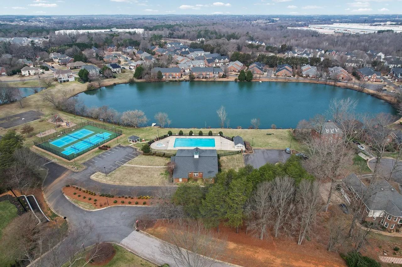 804 Talking Stick Ln - Photo 3 of 17