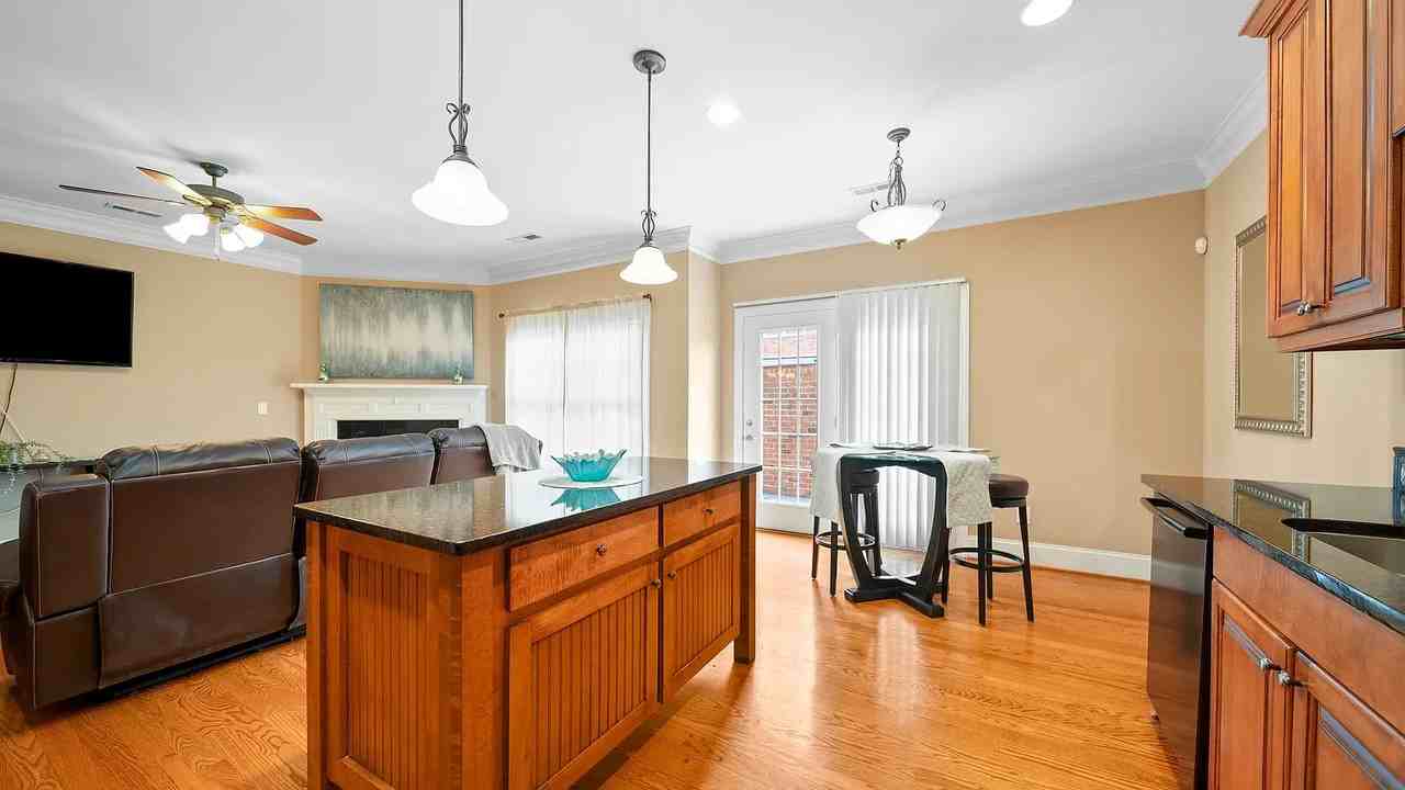 804 Talking Stick Ln - Photo 6 of 17