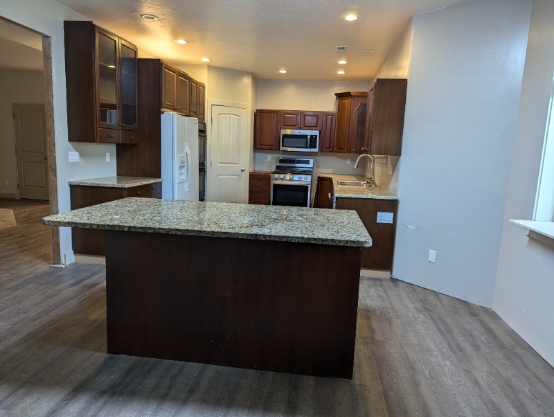 175 W Ctr - Photo 3 of 42