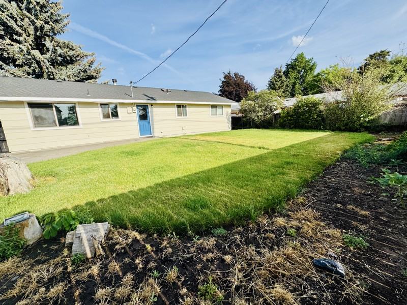 340 Sw Deer St - Photo 5 of 13