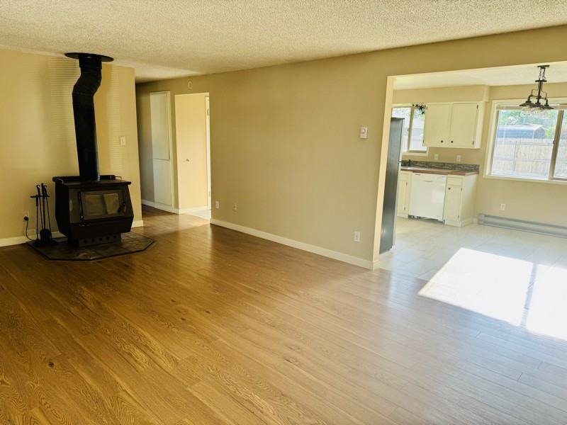 340 Sw Deer St - Photo 6 of 13