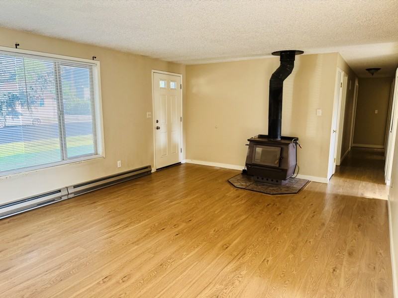 340 Sw Deer St - Photo 7 of 13