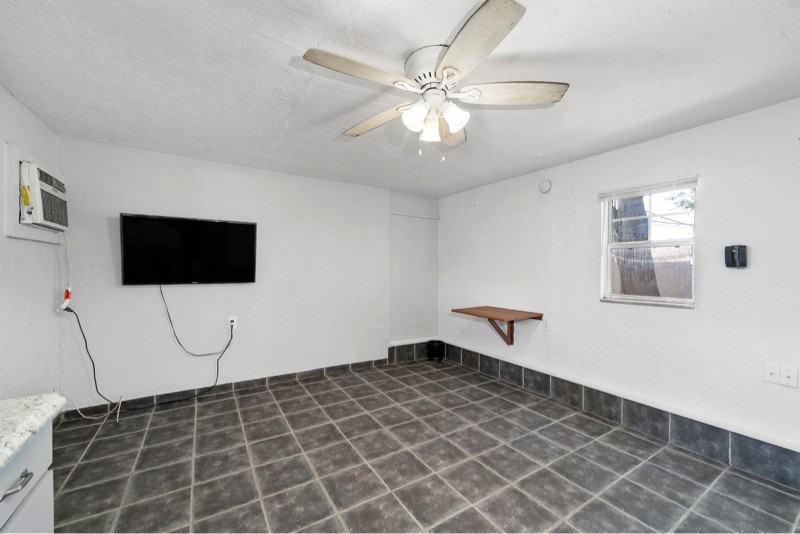 3320 6th Ave N #B - Photo 4 of 13