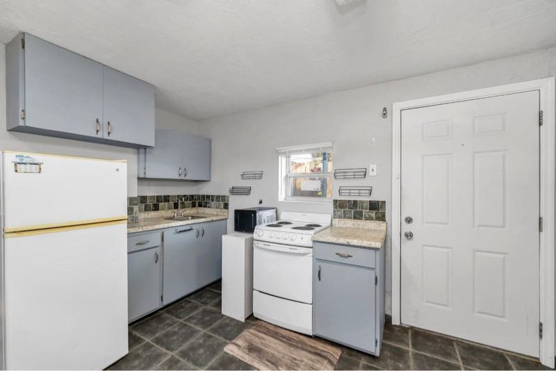 3320 6th Ave N #B - Photo 5 of 13
