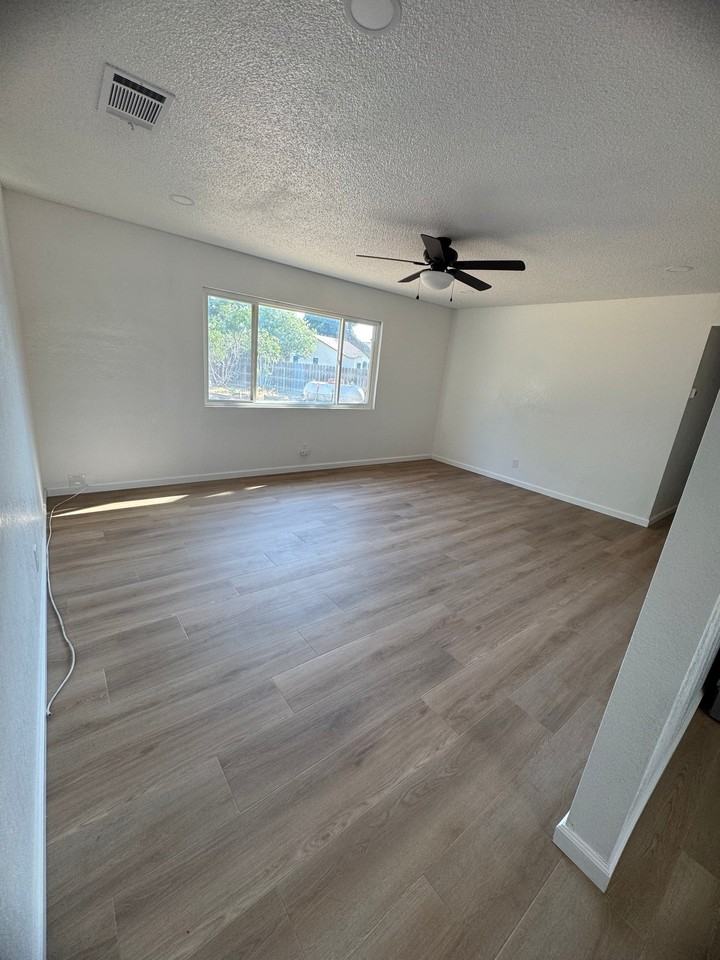 16095 Idaho Ave - Photo 3 of 14