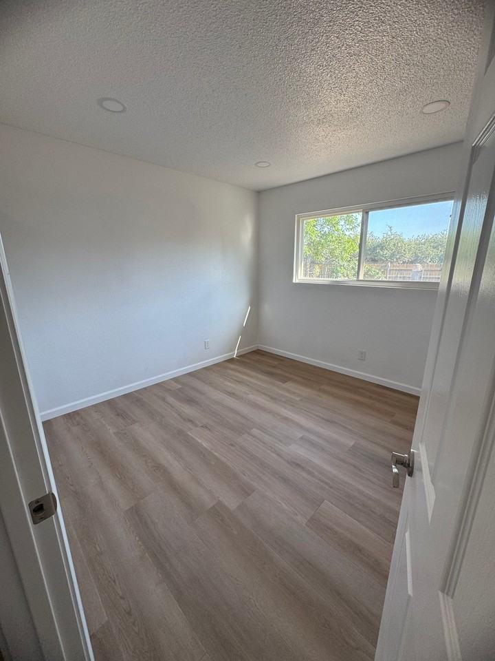 16095 Idaho Ave - Photo 5 of 14