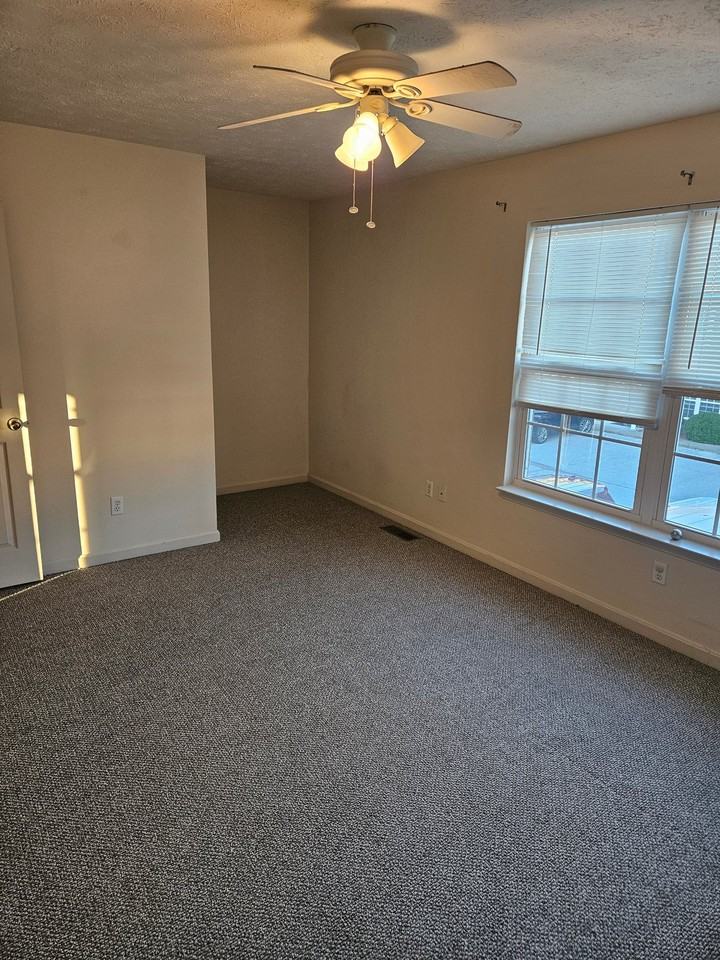 57 Haven Ct #2 - Photo 3 of 7