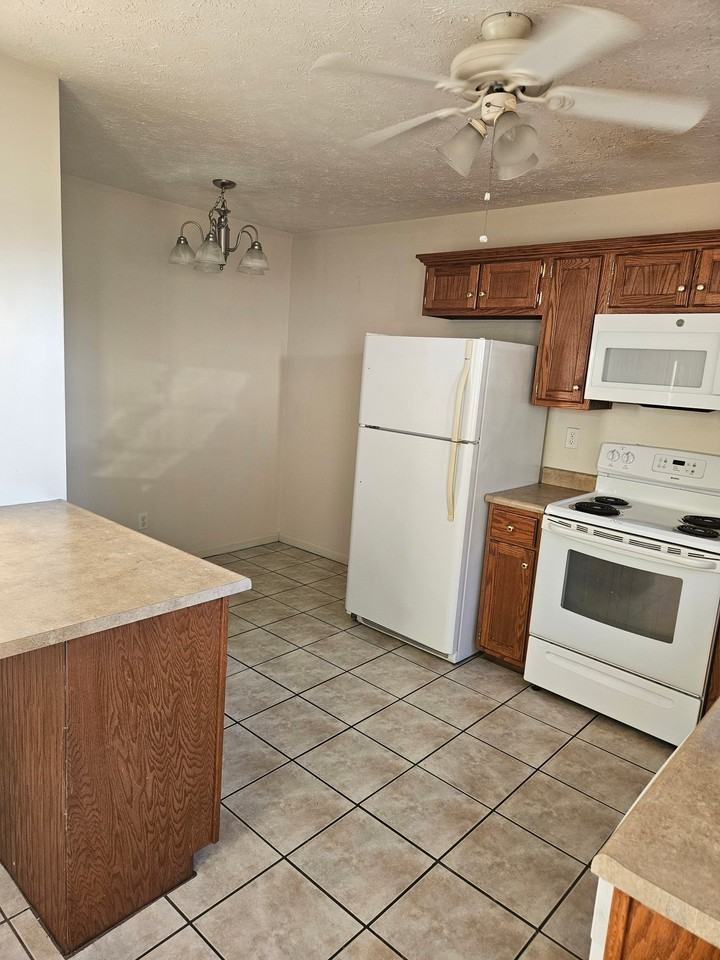 57 Haven Ct #2 - Photo 5 of 7