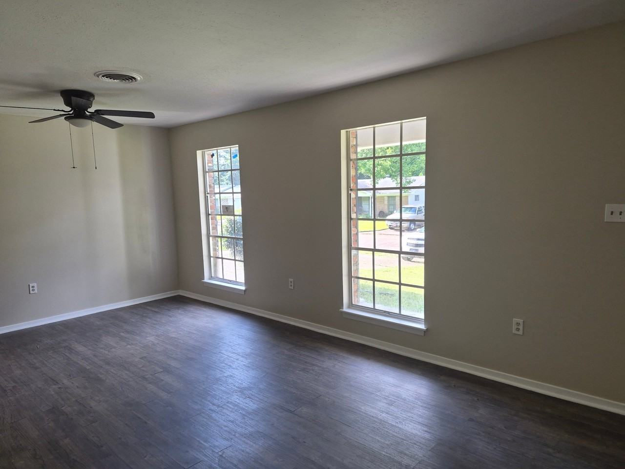 1141 Branch St - Photo 2 of 5