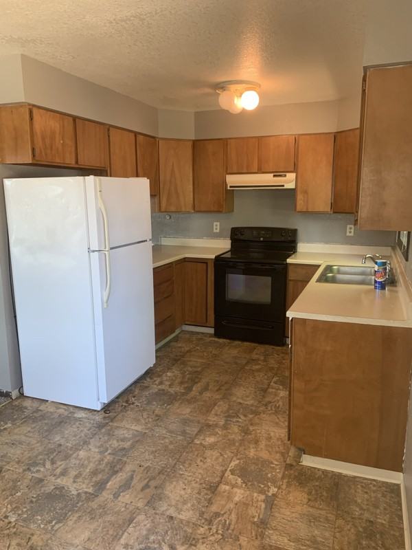 204 Cedar St - Photo 4 of 8