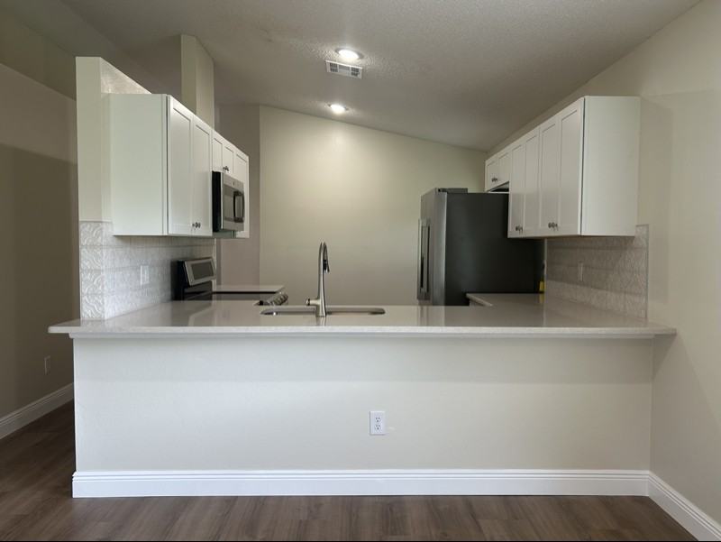 526 Seasons Ct - Photo 4 of 23