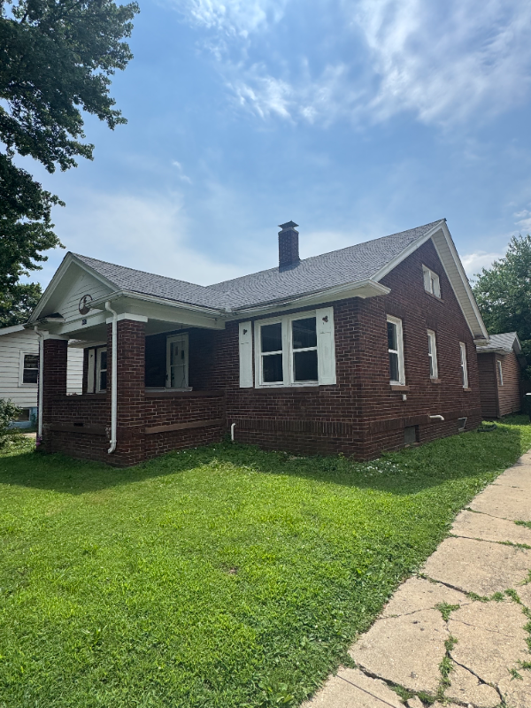 1453 E Clay St - Photo 2 of 15
