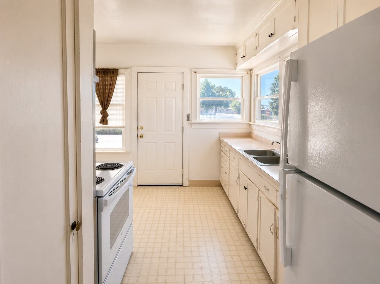 133 N Monroe St #1 - Photo 3 of 12