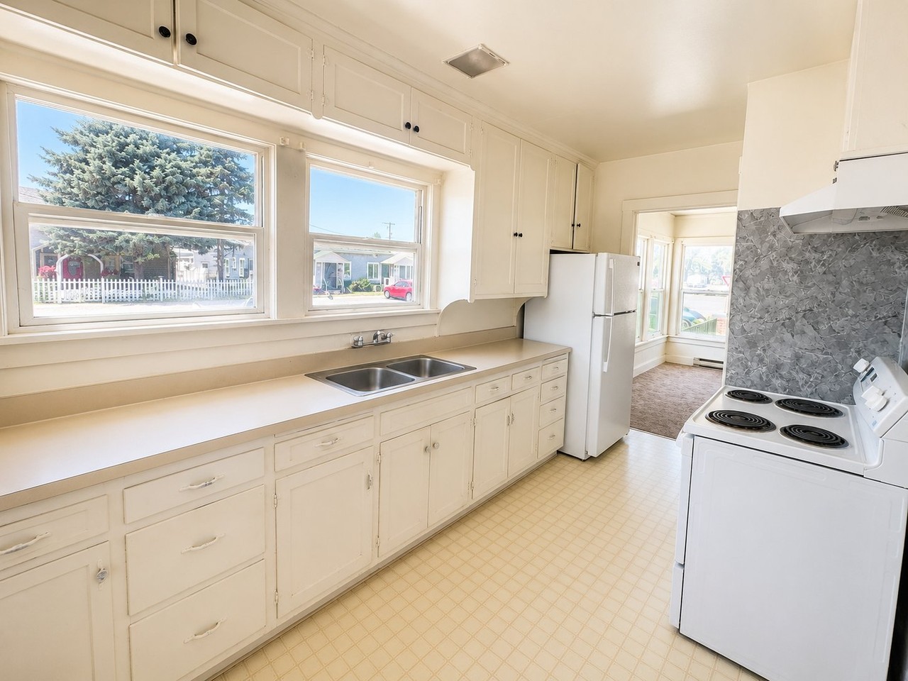 133 N Monroe St #1 - Photo 5 of 12