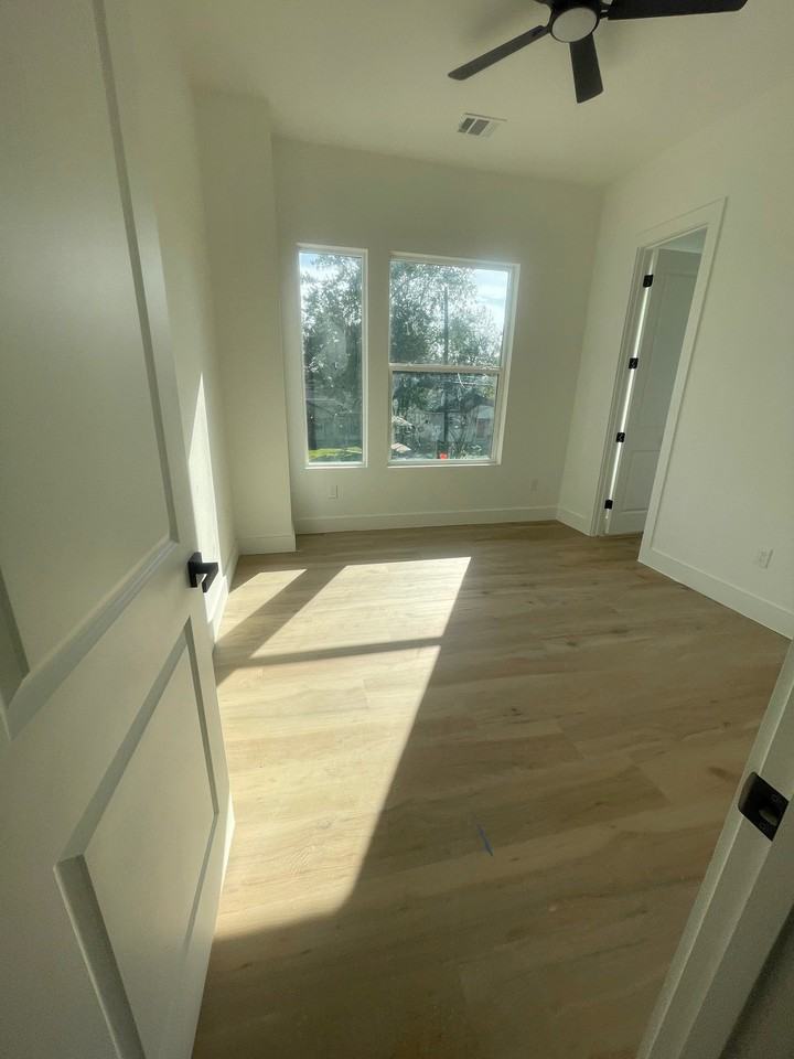 4429 Aledo St #B - Photo 3 of 7