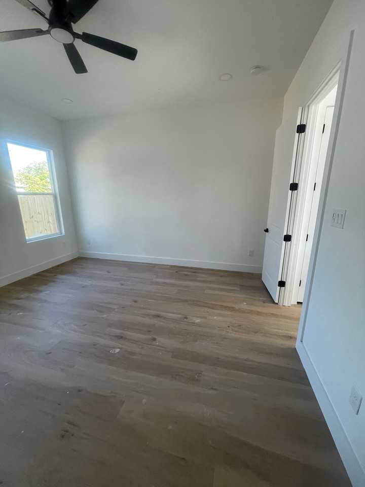 4429 Aledo St #B - Photo 4 of 7