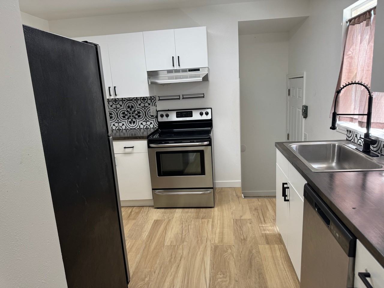 1005 Benham St - Photo 5 of 16