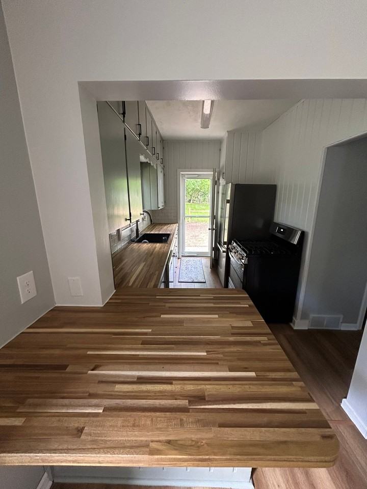 722 S Jefferson St - Photo 2 of 11