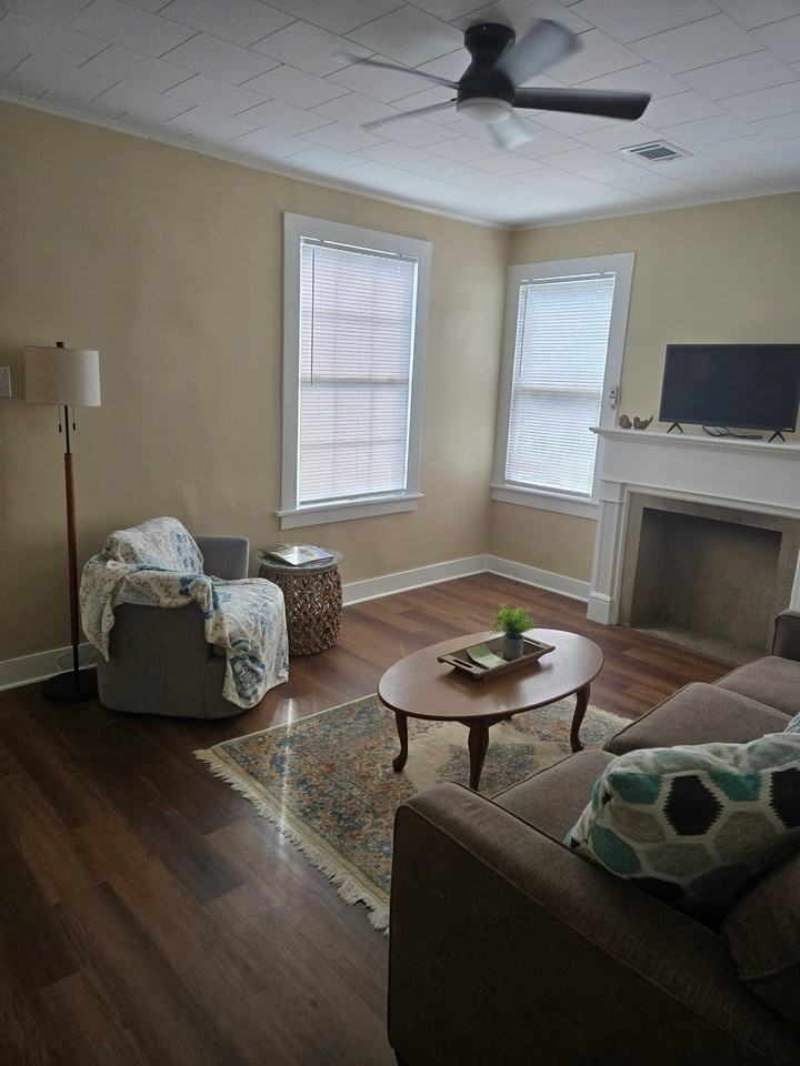 812 N 5th St - Photo 2 of 10