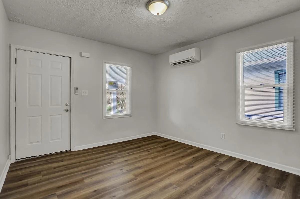 1917/1919 Houston St #1 - Photo 4 of 7
