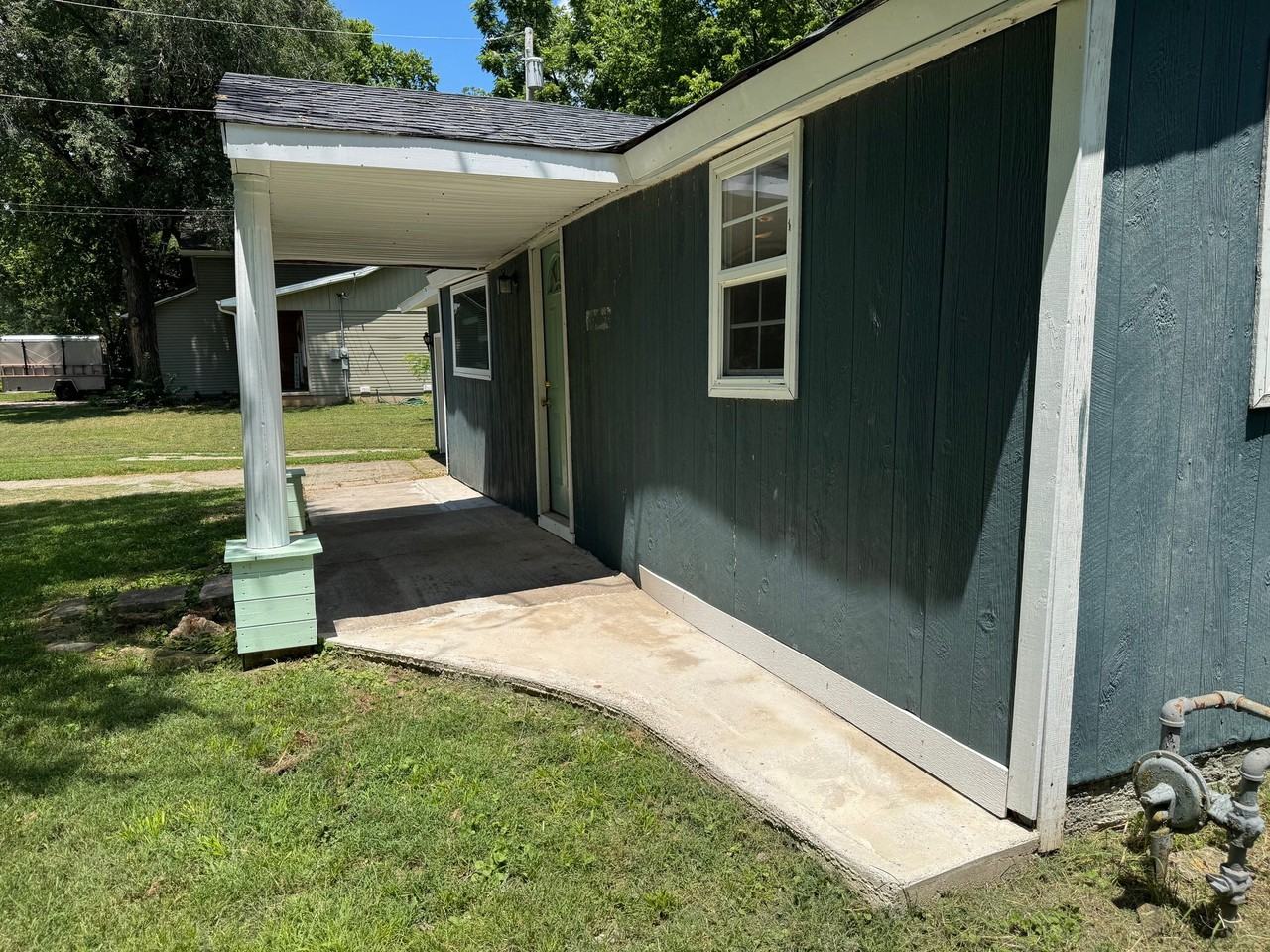 410 S Main St - Photo 4 of 17