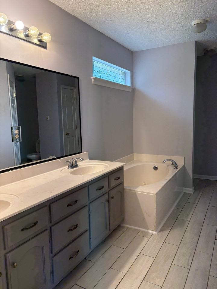 2753 Broadway Dr - Photo 3 of 7
