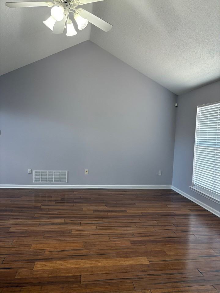 2753 Broadway Dr - Photo 5 of 7