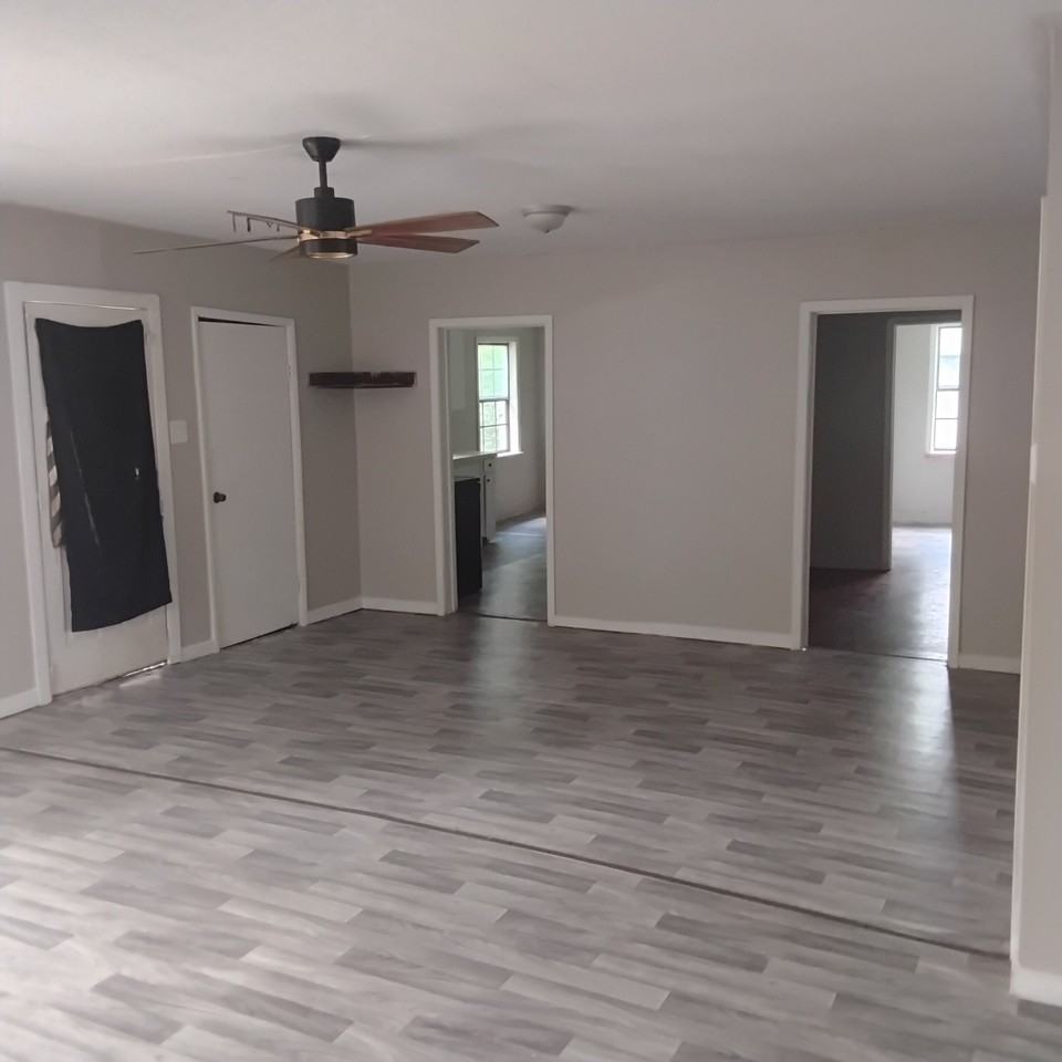 844 Combs St - Photo 2 of 9
