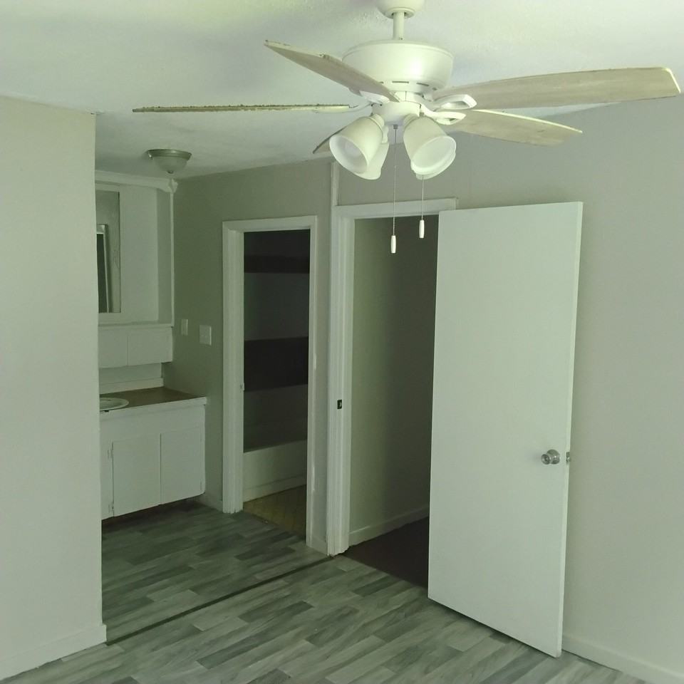 844 Combs St - Photo 3 of 9