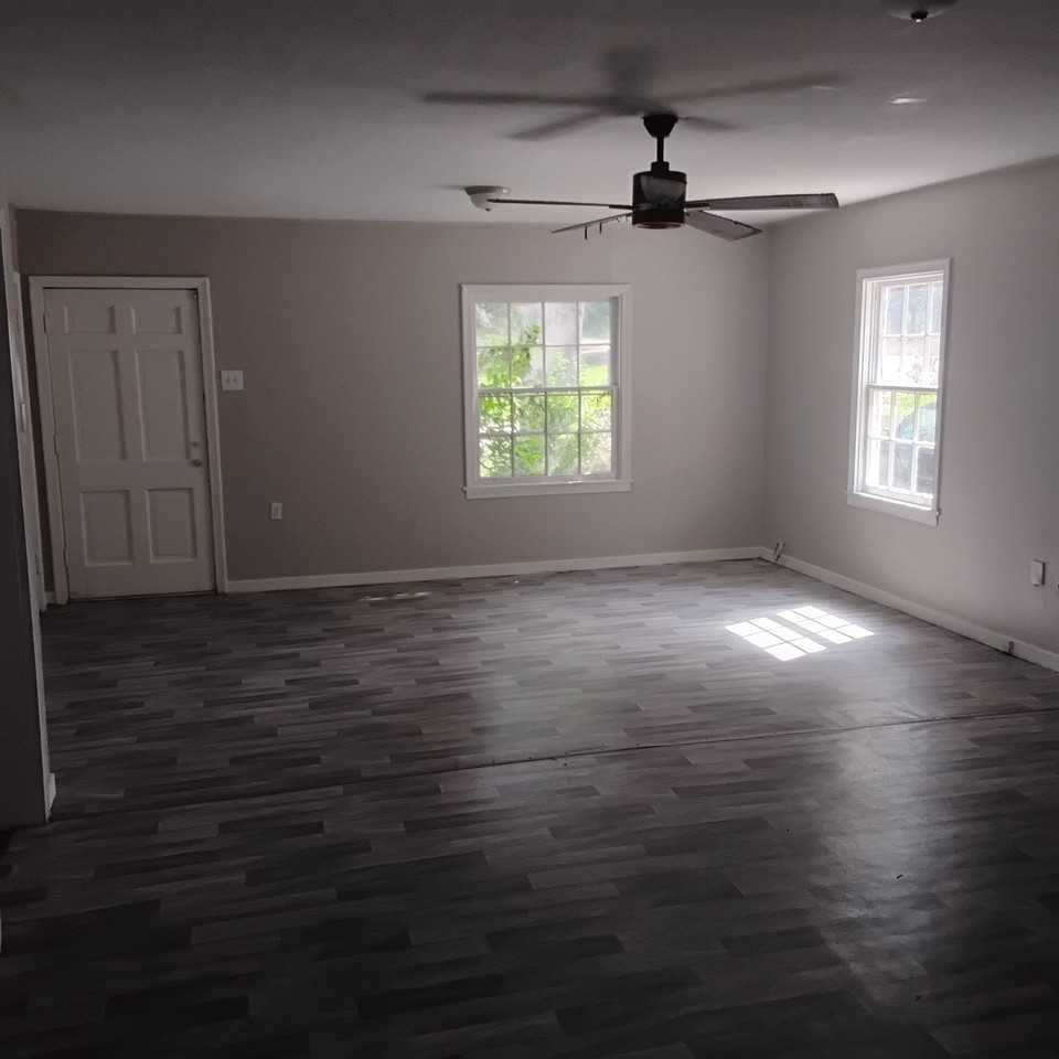 844 Combs St - Photo 5 of 9