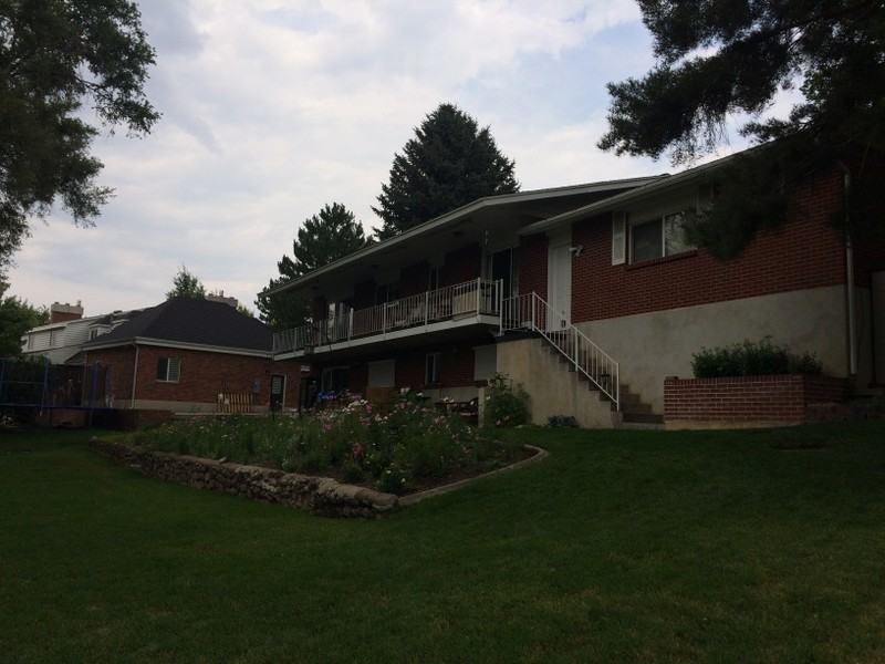 475 Edgehill Dr - Photo 3 of 17